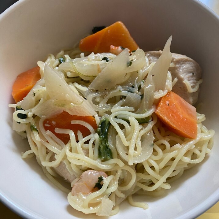 余ったミルクスープで何ちゃってちゃんぽん麺